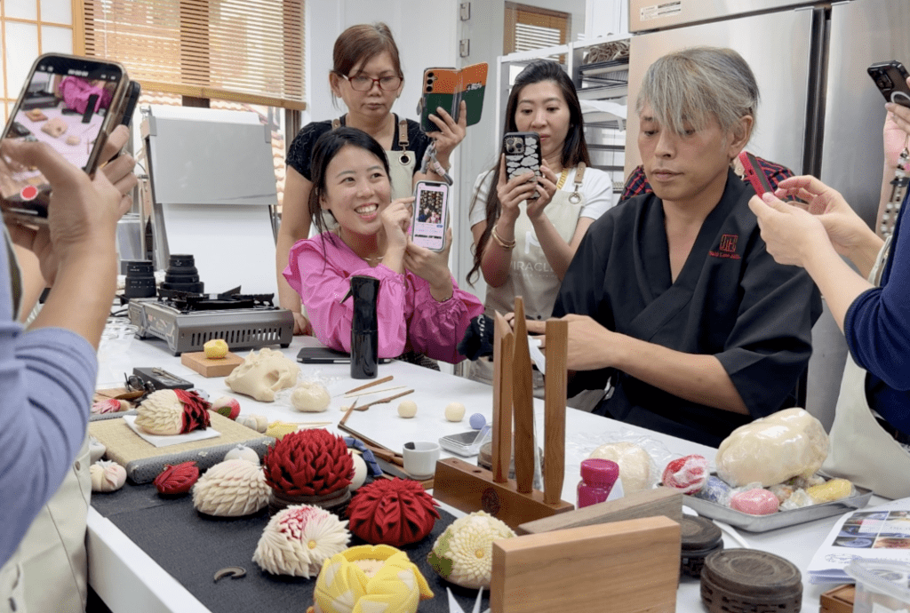 Workshop on decorative food art techniques